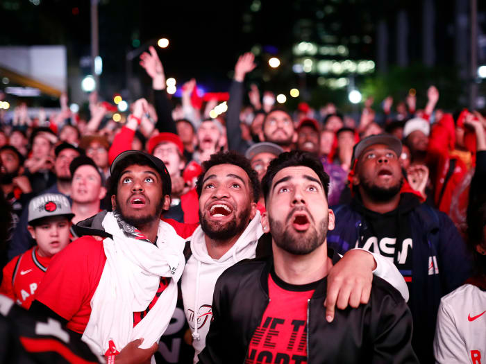 toronto-raptors-fans.jpg